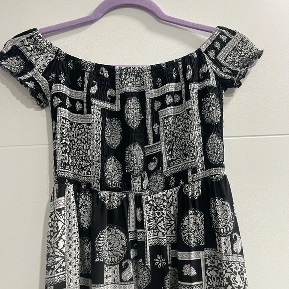 Summer dress off the shoulder worn couple of times in Great Condition - Picture 5 of 7